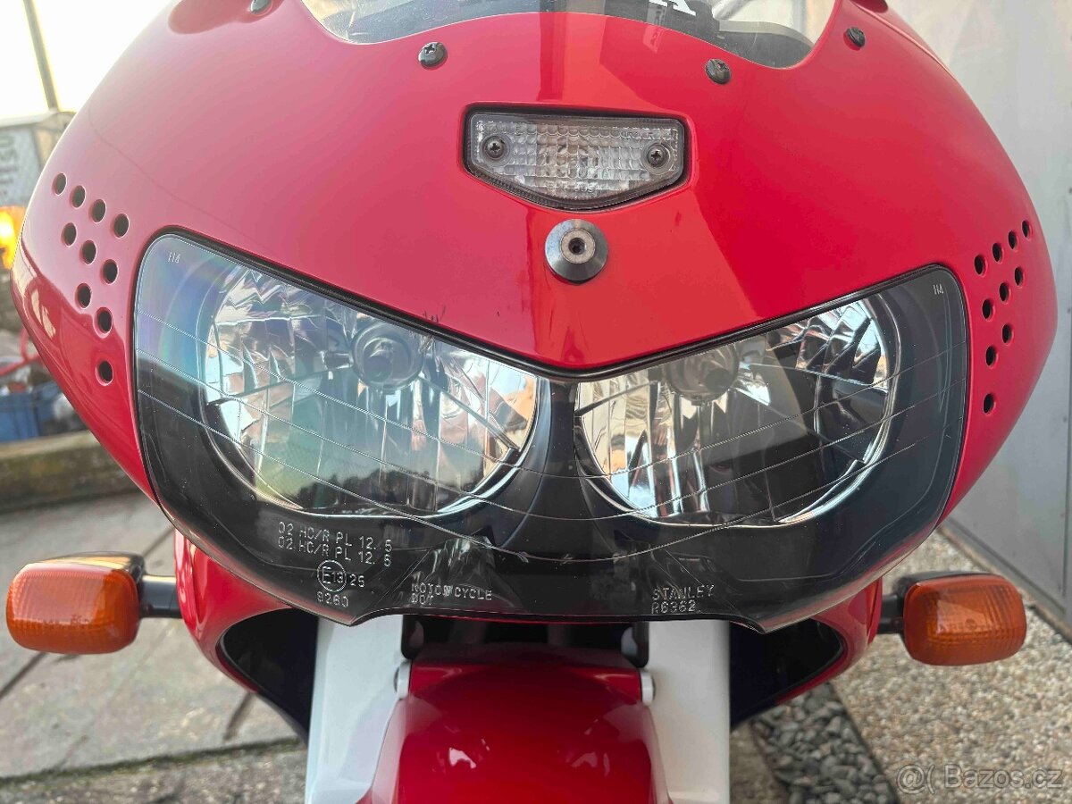 Honda CBR900RR SC33 1999 - 9