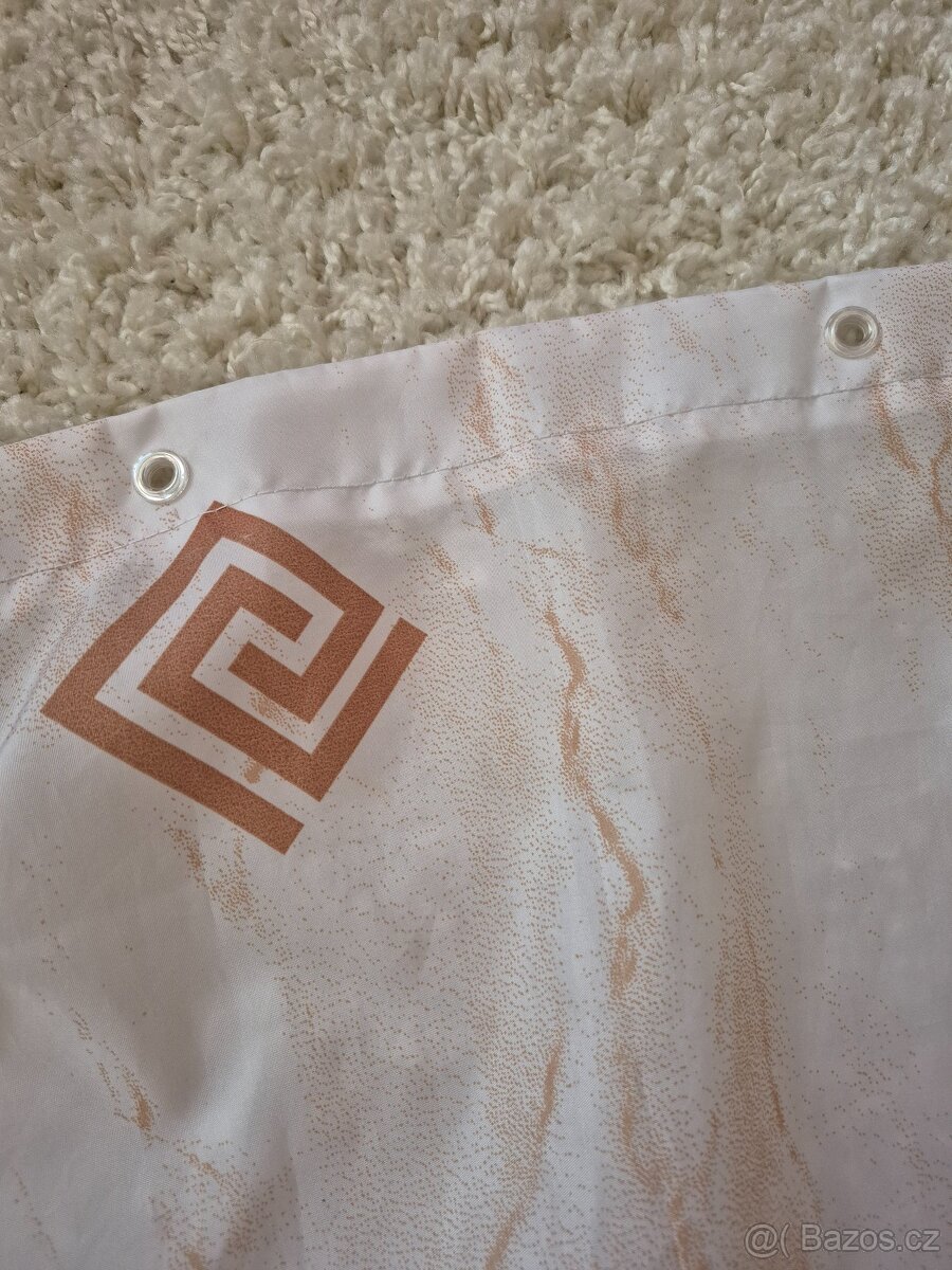 Koupelnový závěs a držák fenu na zeď. - 9