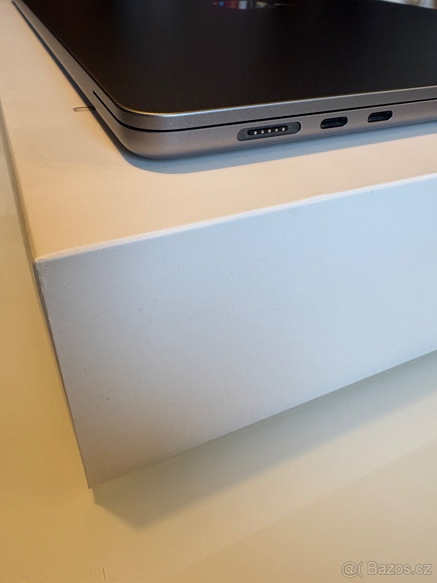 Apple MacBook Air 15" 2023, M2 8-Core 8GB/256GB - 9