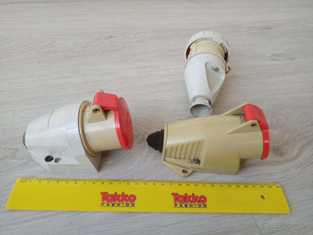 Elektroinstalační materiál - 9