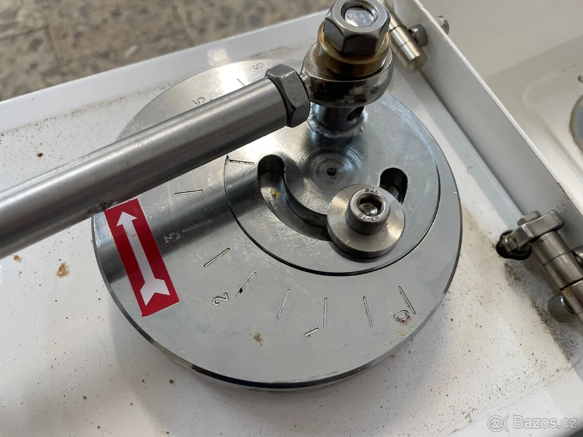 Plnicí a dávkovací stroj (lot: 4) - 9