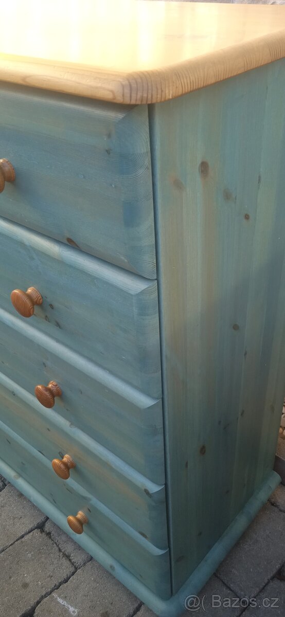 Dřevěná komoda se zásuvkami - 9