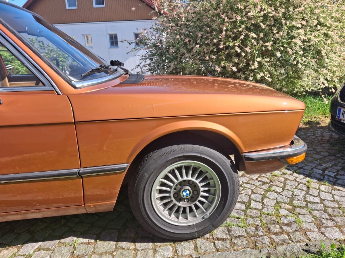 BMW e12 520i 1977 vzácný model - 9