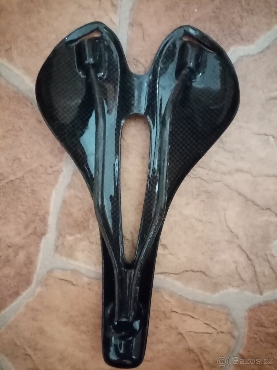 PNEU29"+SEDLO KARBONOVÉ - 9