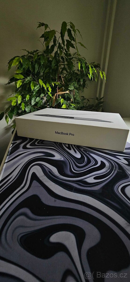MacBook Pro 15" 2019 Space Gray – i9, 16GB RAM, 512GB - 9