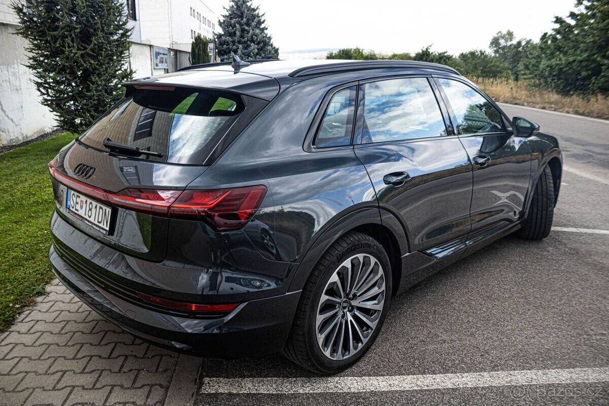 Audi E-tron 55 quattro S line - 9
