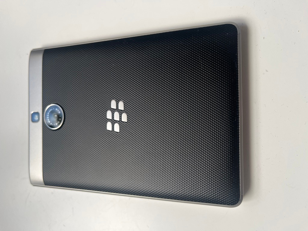 BlackBerry Passport Silver edition - 9