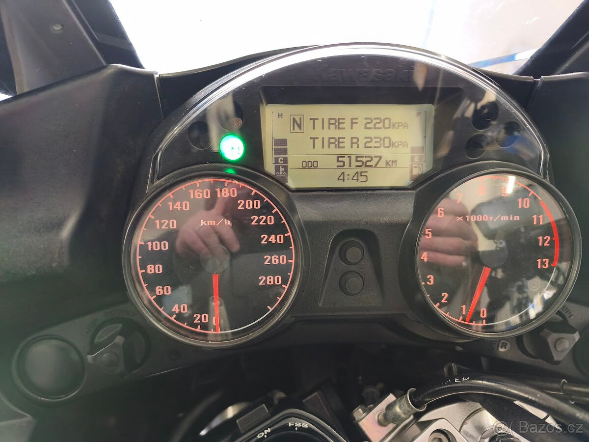 Kawasaki GTR 1400 - 9