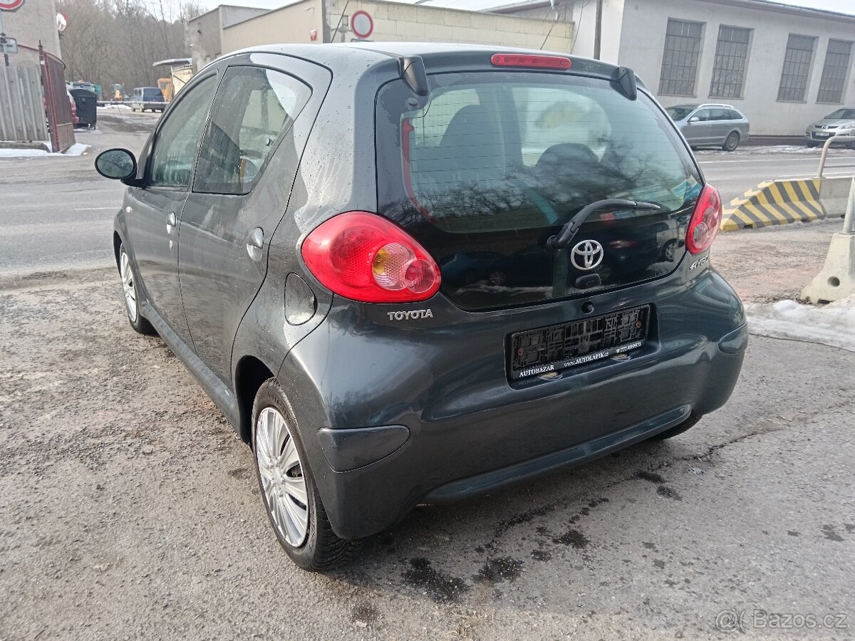 toyota aygo - 9