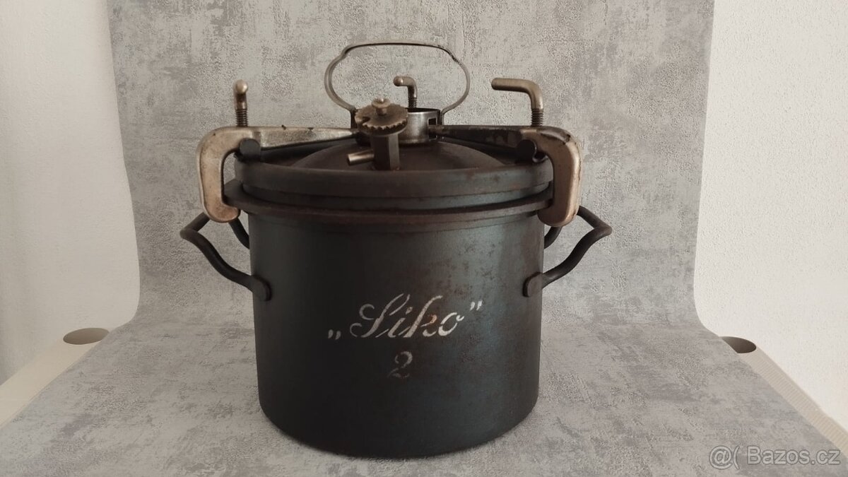 Velmi starý tlakový hrnec tzv.tlakáč D.R.G.M - 5,45kg - 9