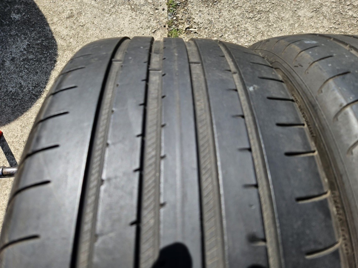 225/40R19 - 9