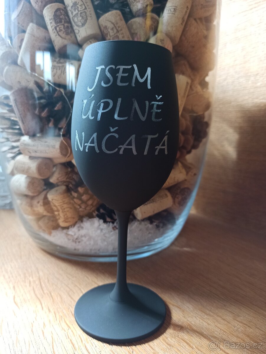 Barevné gravírované sklenice na víno s textem - 9