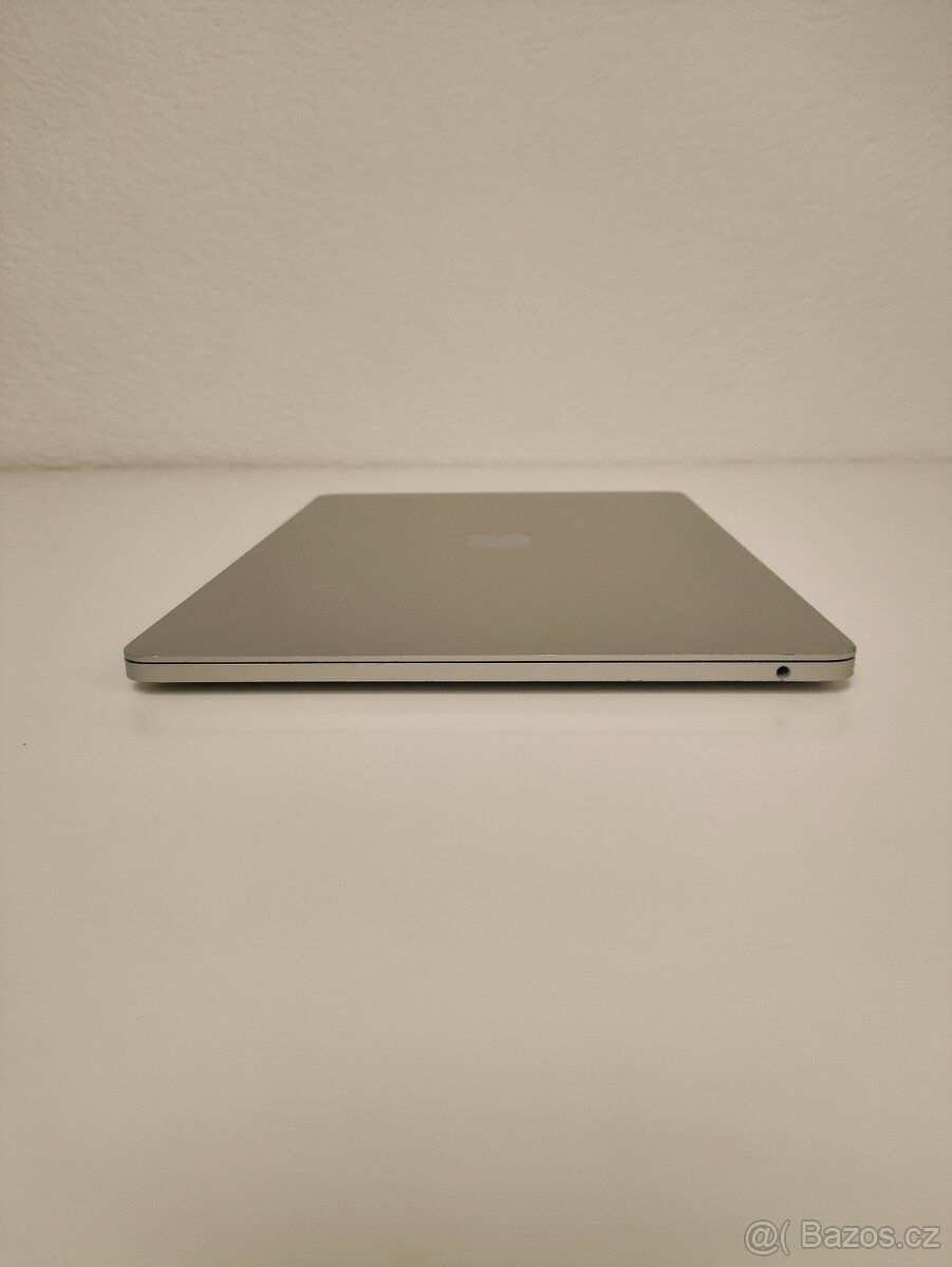 MacBook Pro 2017 | i5 • 8GB • 256GB SSD - 9