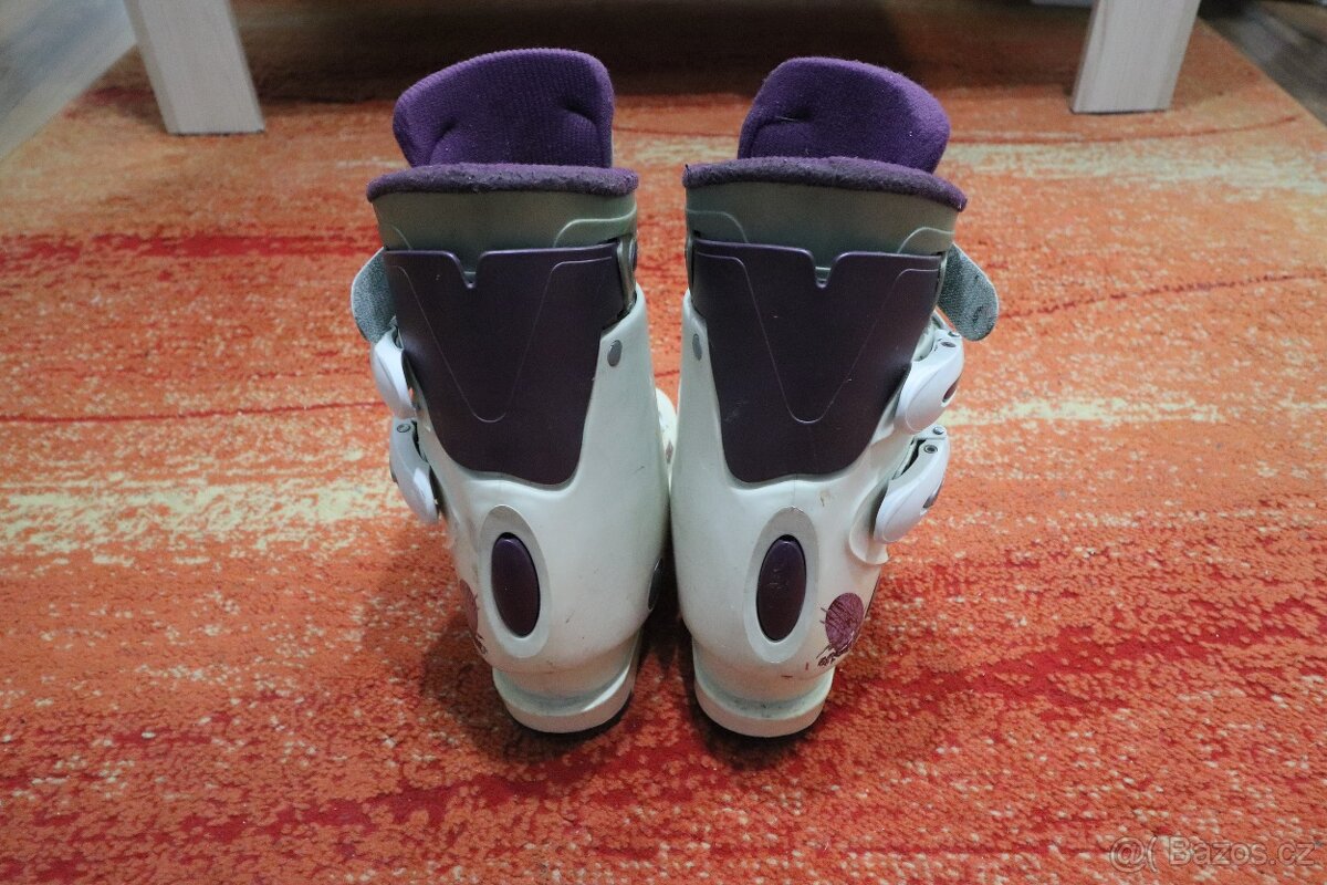 Lyžáky, lyže a helmy výbava - 9