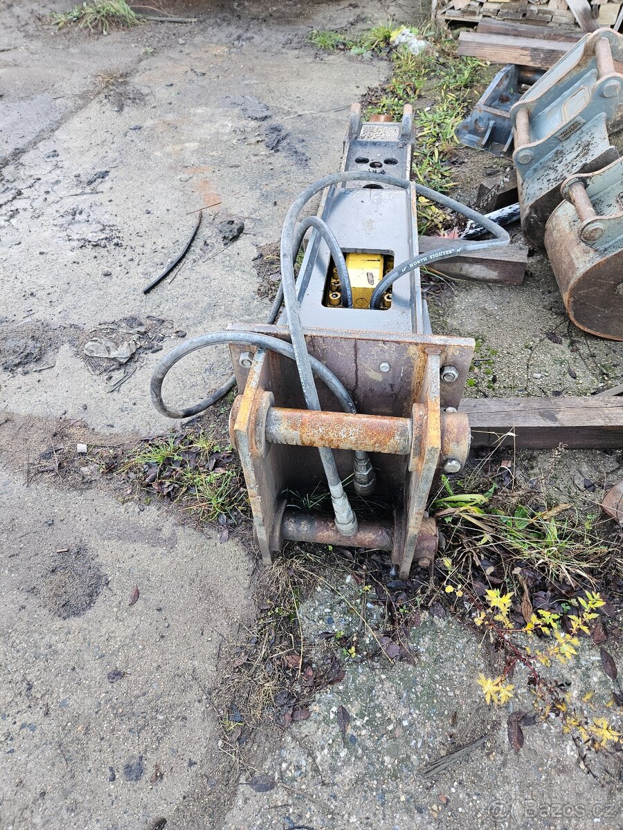 Kolový bagr JCB 145W - 9