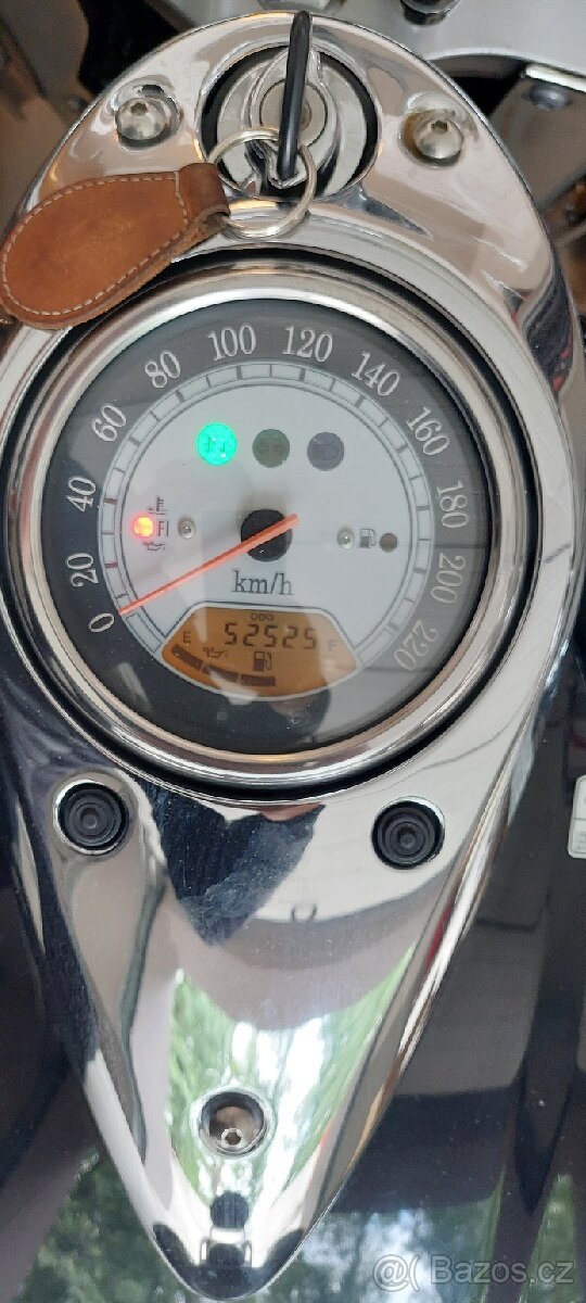 Kawasaki VN 1600 Classic Tourer - 9