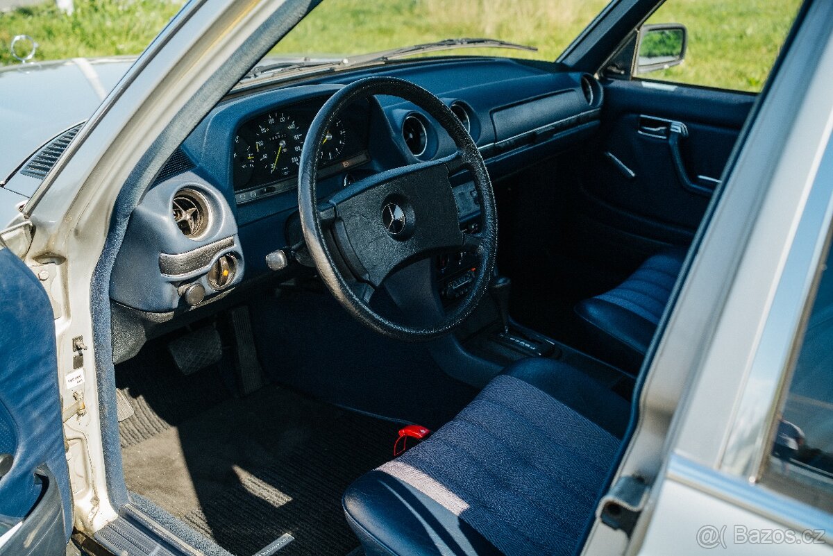 Mercedes-Benz 230 e (W123), automat, 2.majitel - 9