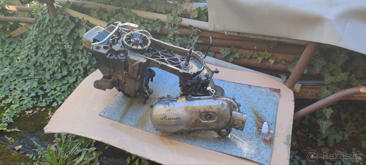 Honda lead 100 cc engine - 9