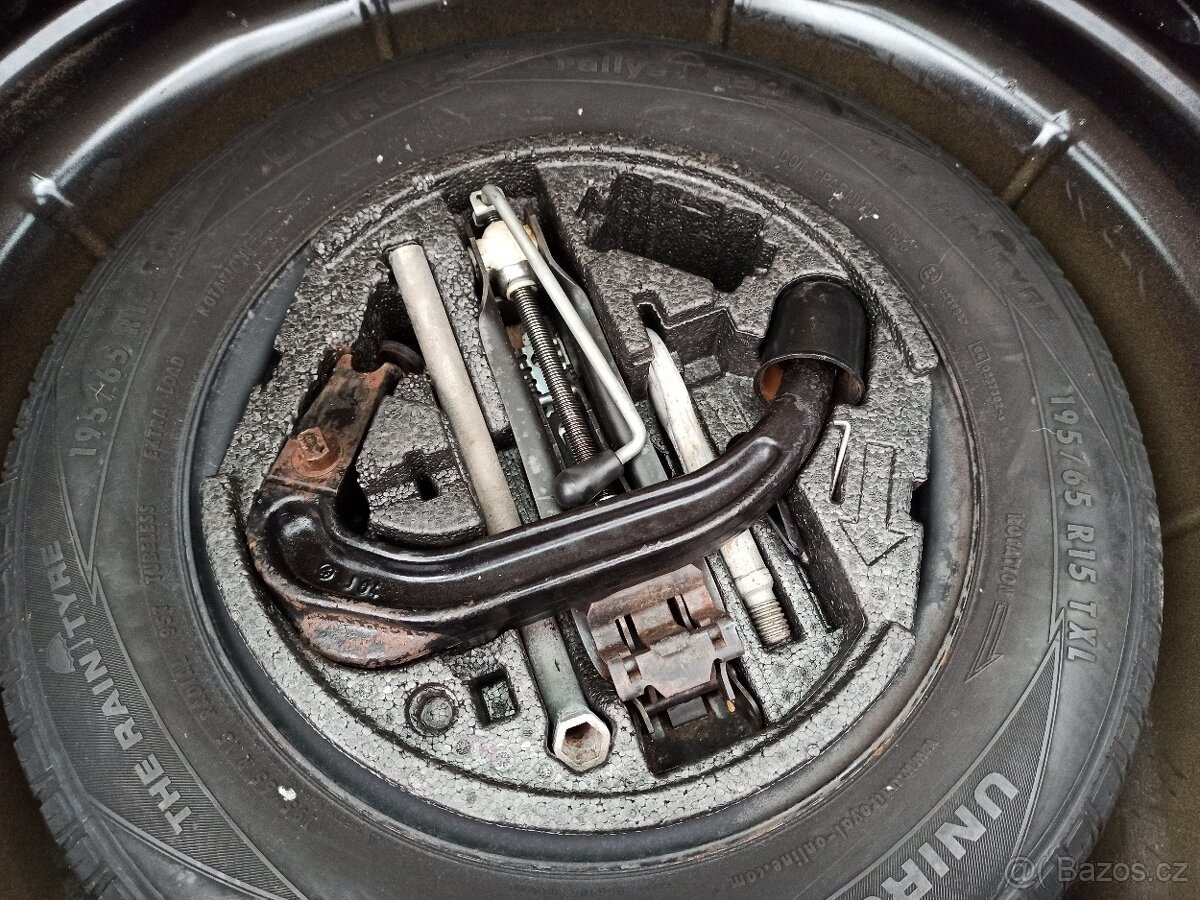 ŠKODA OCTAVIA Combi 2.0 TDi .. NOVÁ TK do 12/2027 .. PĚKNÁ - 9