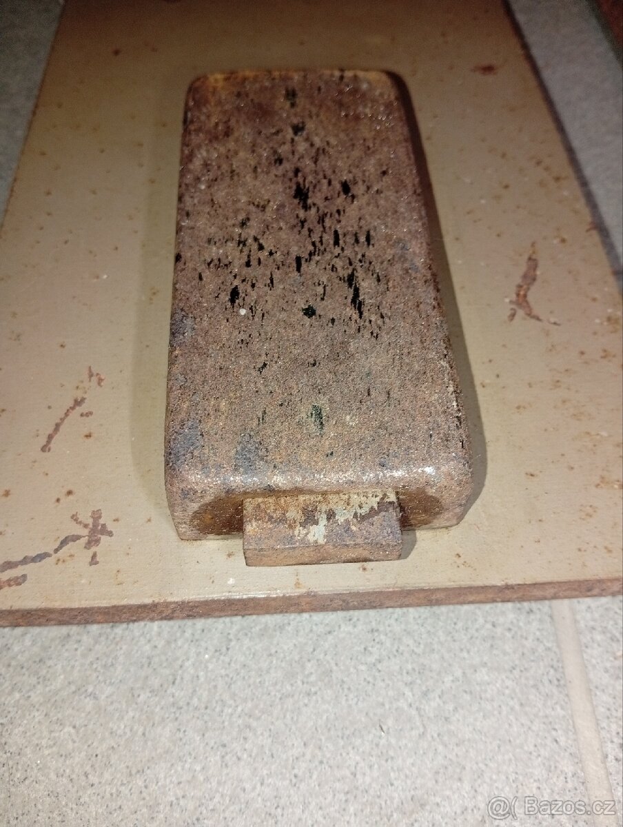 Staré dvířka od bezpečnostní schránky - 9