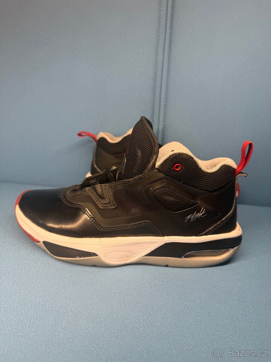 Jordan Loyal 3 - 9