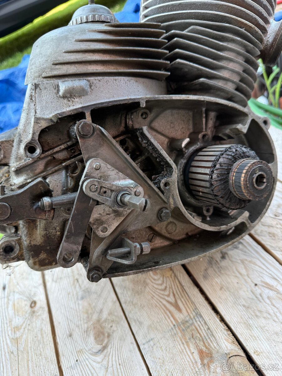 Jawa 250/353 Půlbuben/první typ - motor - 9