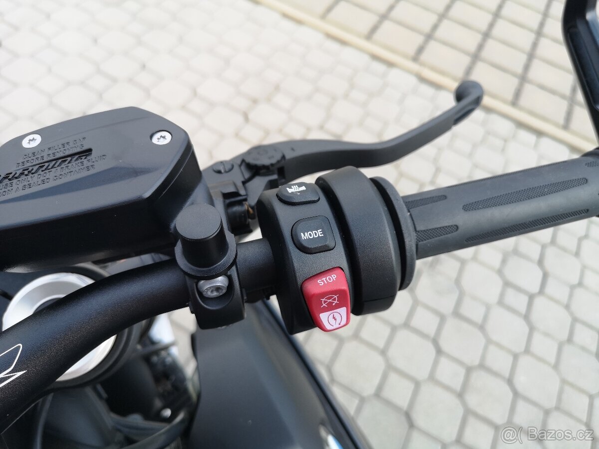 BMW S1000R r.v.2024, 1.majitel, nové v ČR. najeto 8.623 km - 9