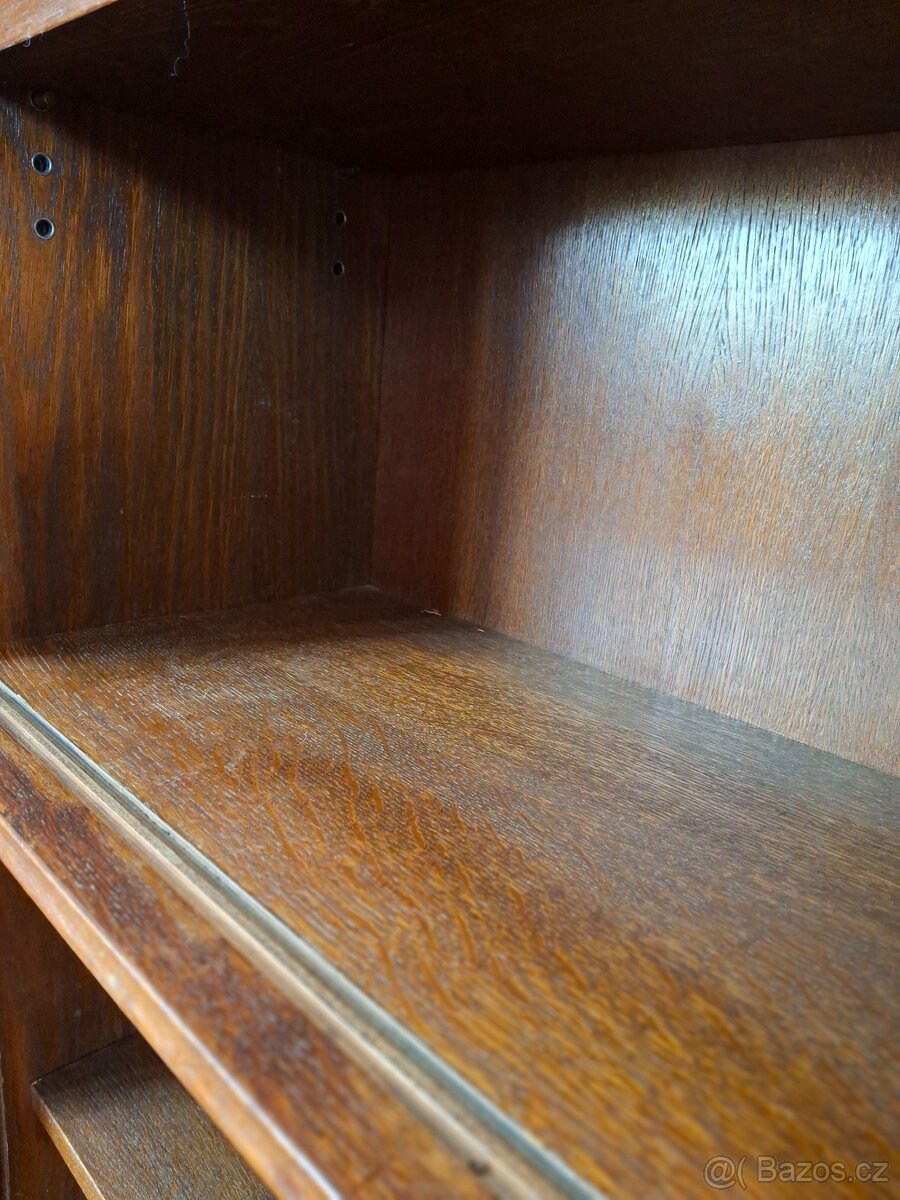 Vitrína, knihovna z masivu, po babičce - 9