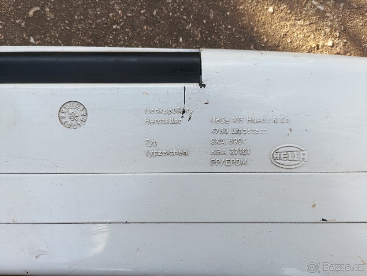 Křídlo BMW E36 a podložky - 9