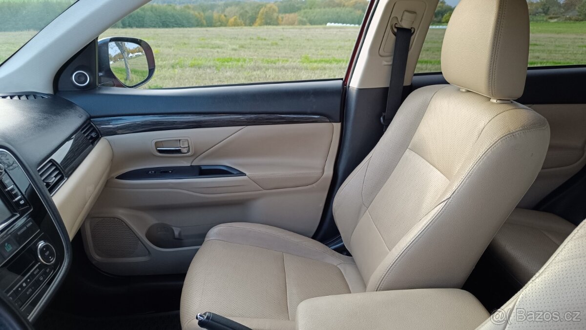 Mitsubishi Outlander 2.4 + LPG • 4x4 • 7 míst • Automat - 9