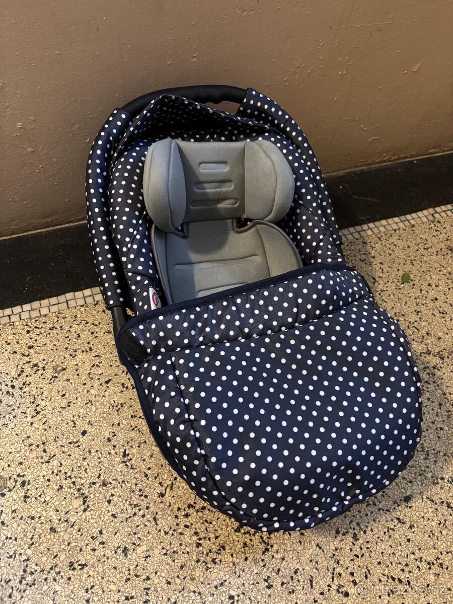 Houpací proutěný kočár - 9