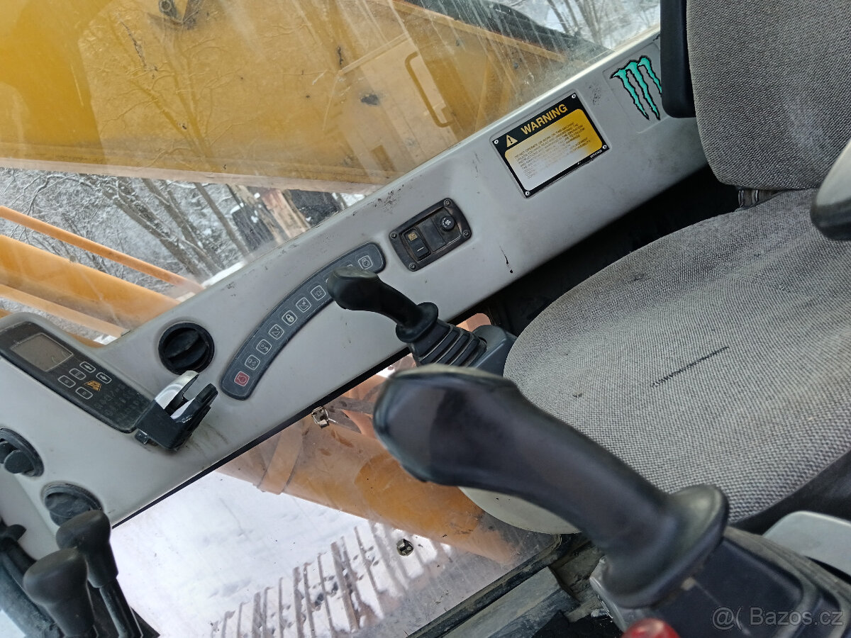 Pásový bagr JCB JS 210 L - 9