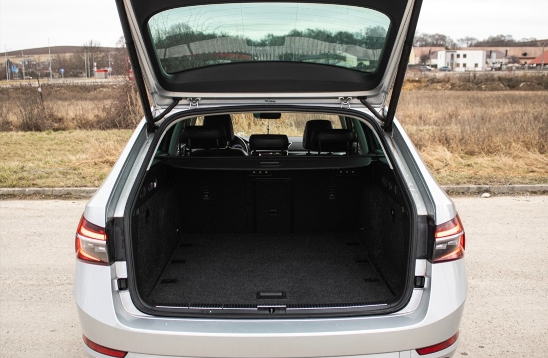 Škoda Superb 2.0 TDI DSG 2019 - 9