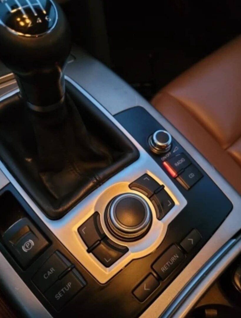 RAMIK NA STREDOVY PANEL AUDI Q7 A6 C6 - 9