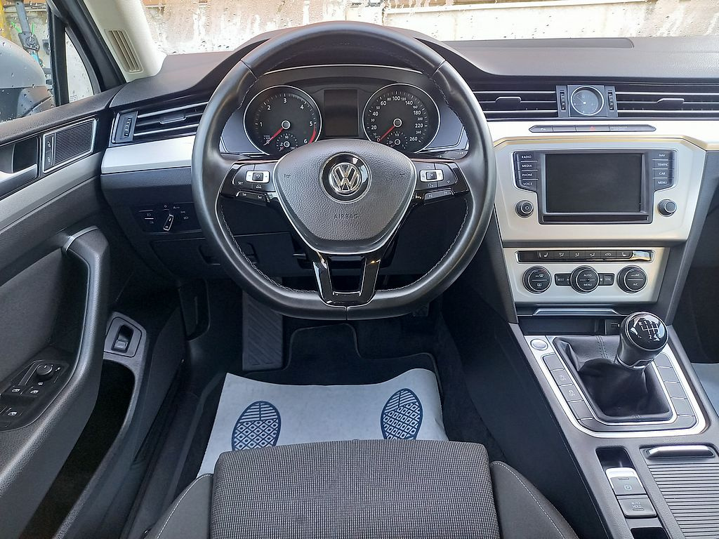 Volkswagen Passat 2.0Tdi 140kw+klima+MANUAL+ROZVODY - 9