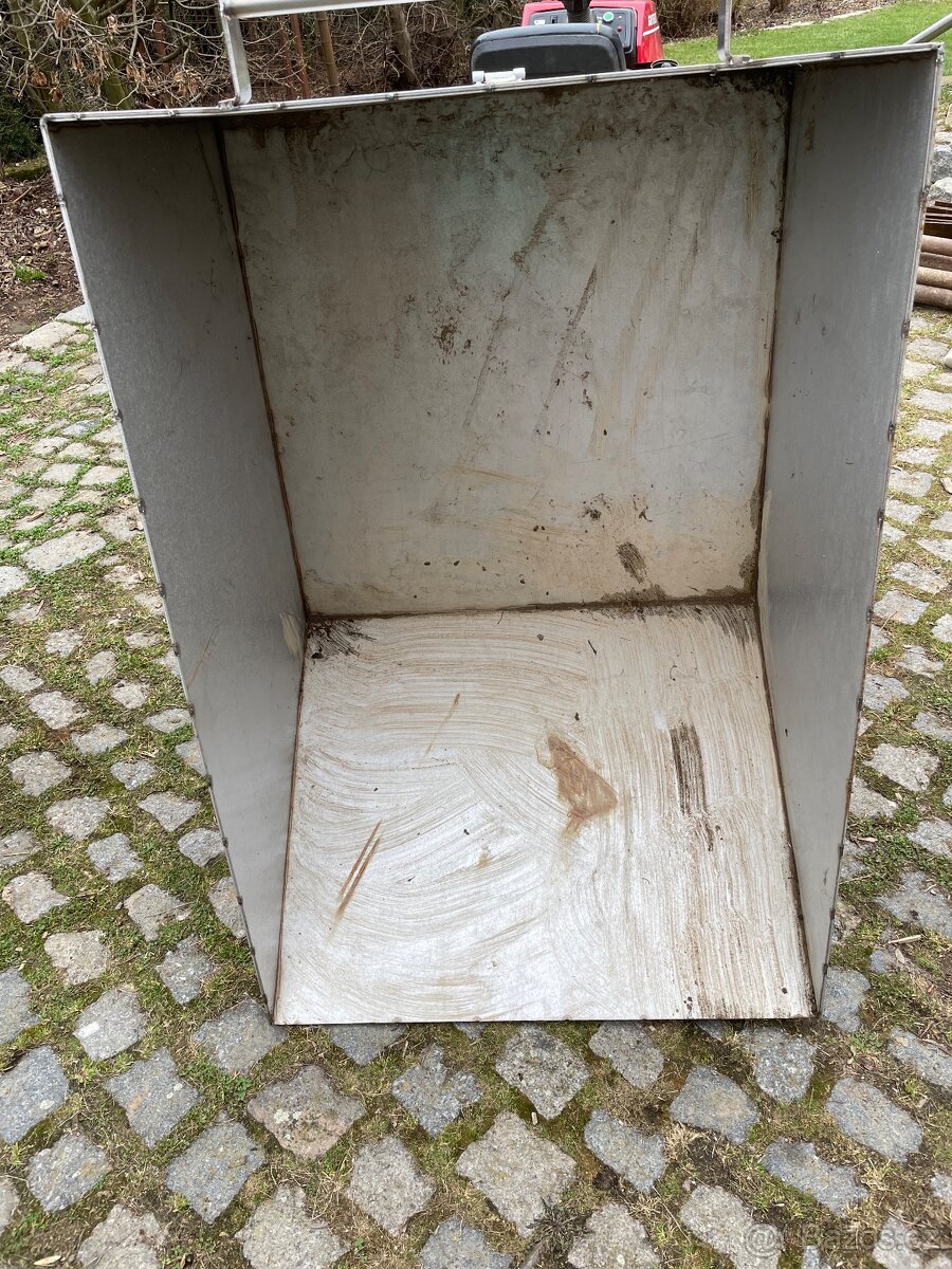 Zahradní sekací traktor, traktůrek - 9