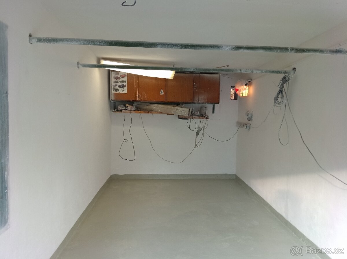 Garáž Praha Zbraslav 20m po Rekonstrukci, zabezpečeno - 9