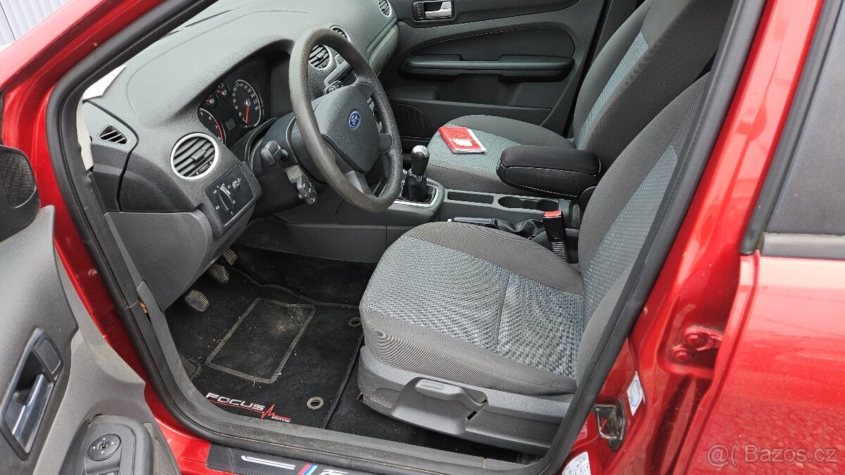 FORD FOCUS 1.6 - 9