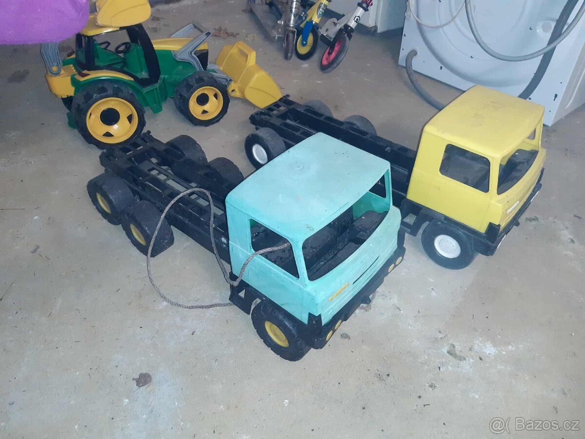 Traktorbagr a 2x Tatra na písek - 9