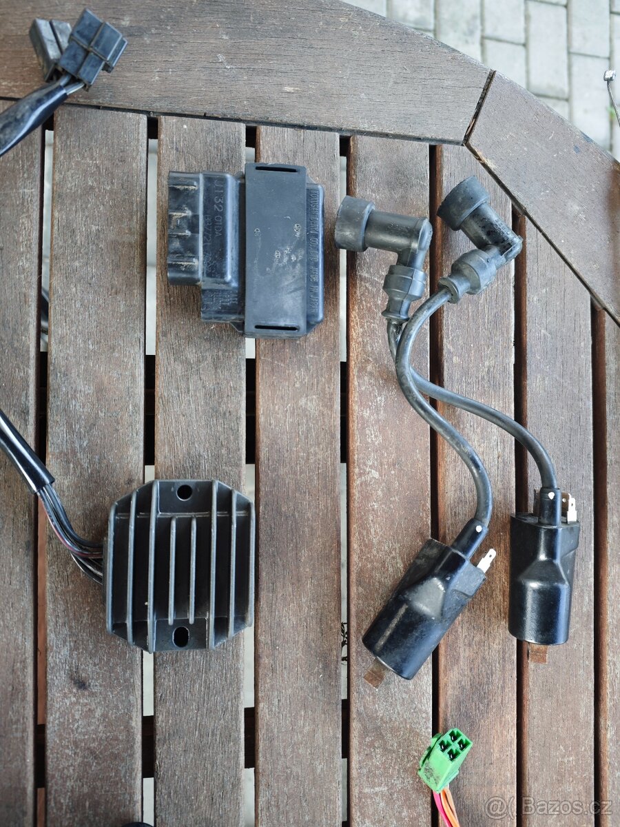 Suzuki GS 500 - díly - karburátory - 9