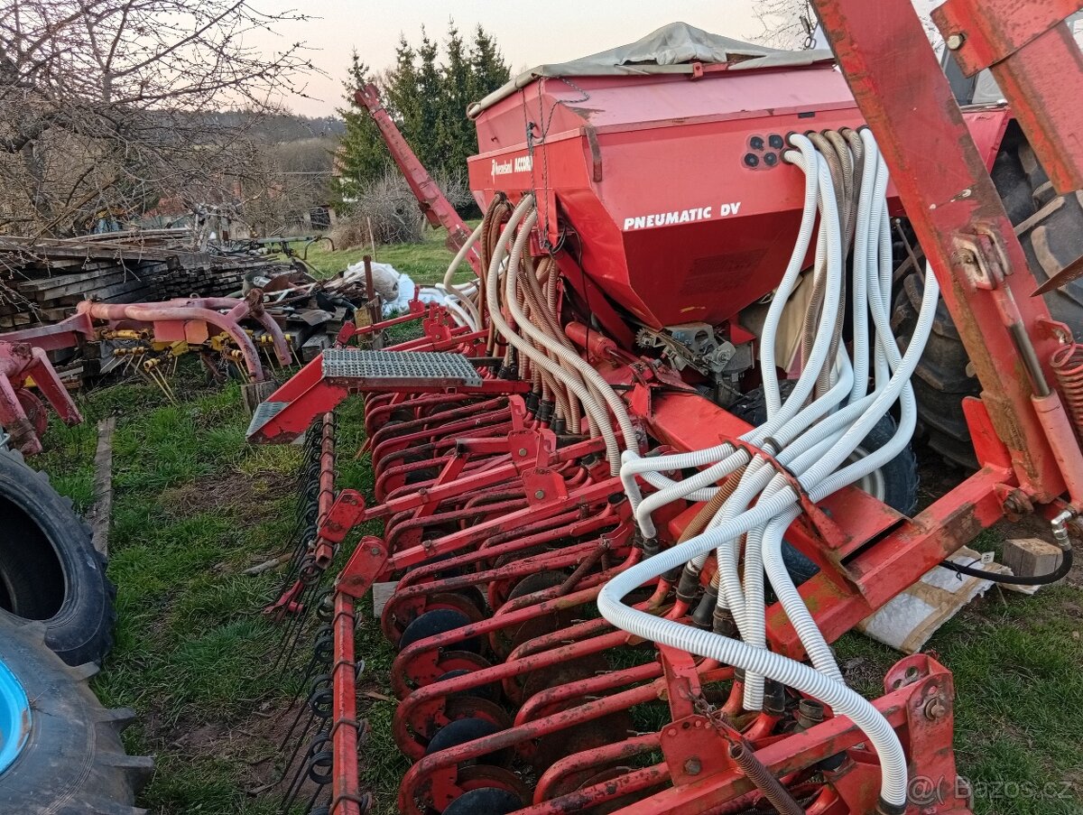 secí stroj kverneland Accord - 9