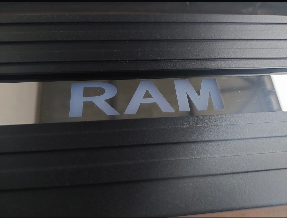 Elektrické vyjížděcí prahy Dodge Ram - 9