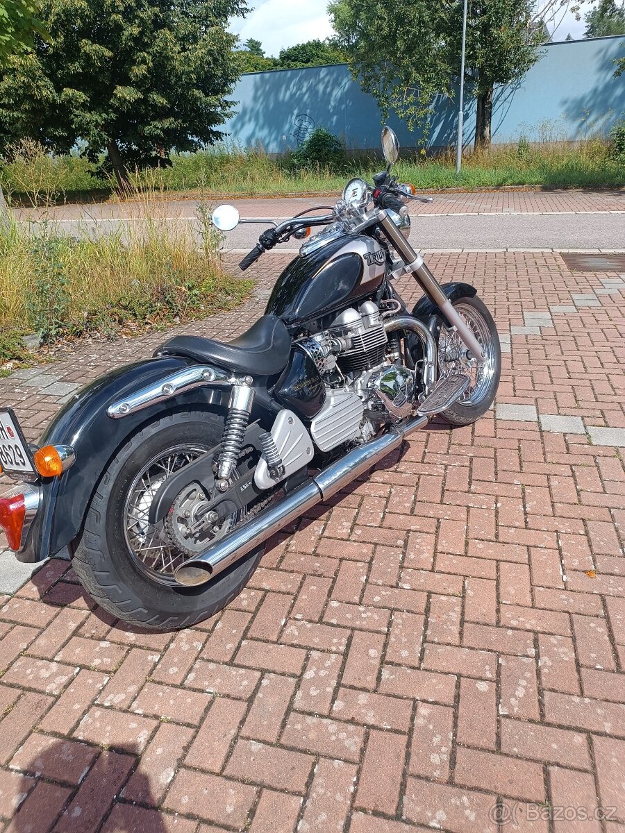 Triumph Bonneville America 800 - 9