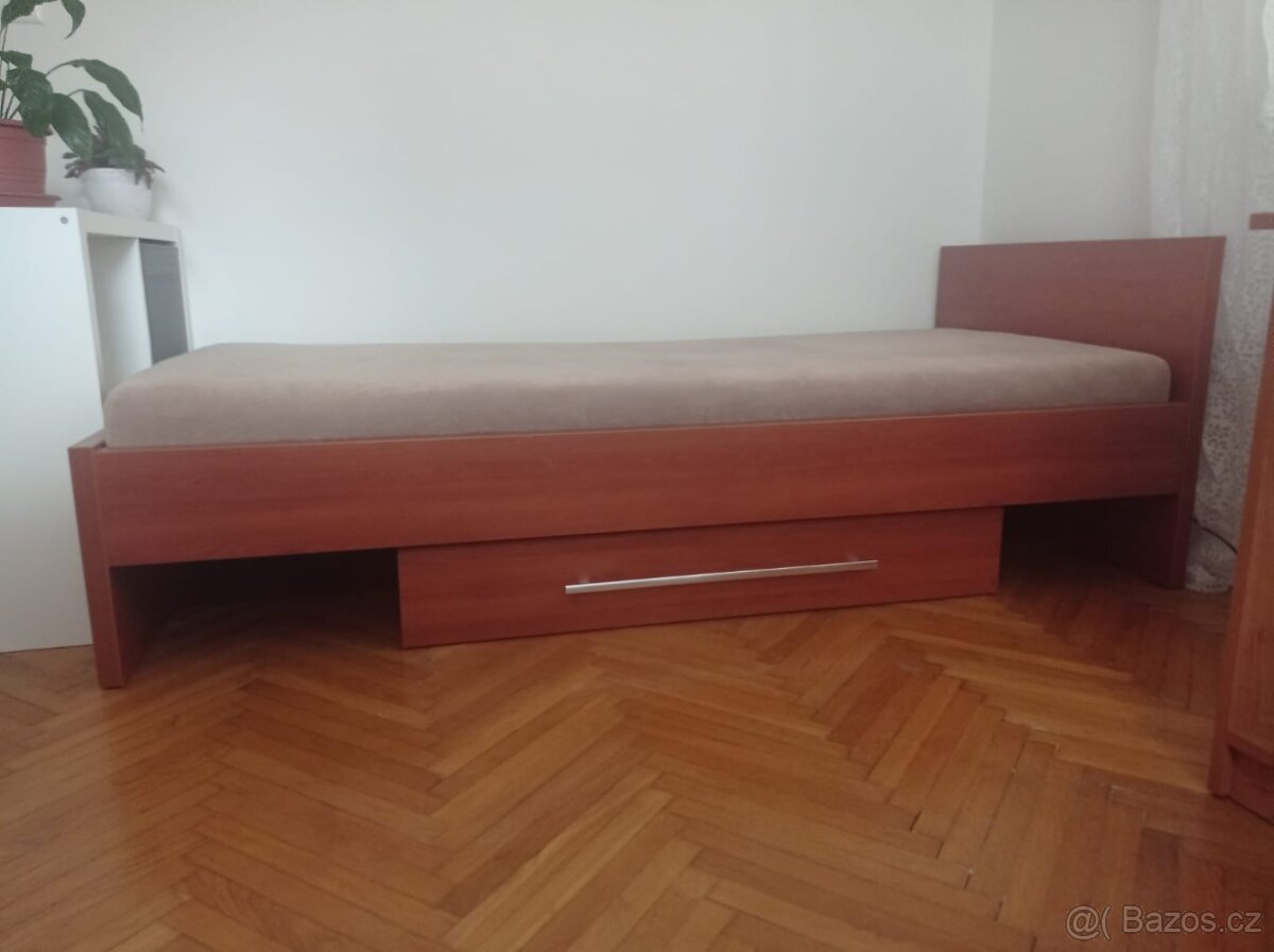 Šatní skříň, psací stůl, postel a poličky - 9