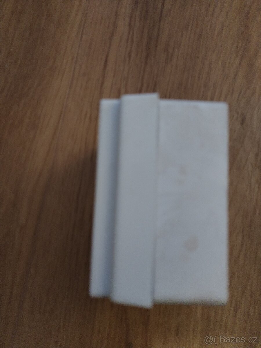 Vypínače, zásuvky, kryty vypinace - 9