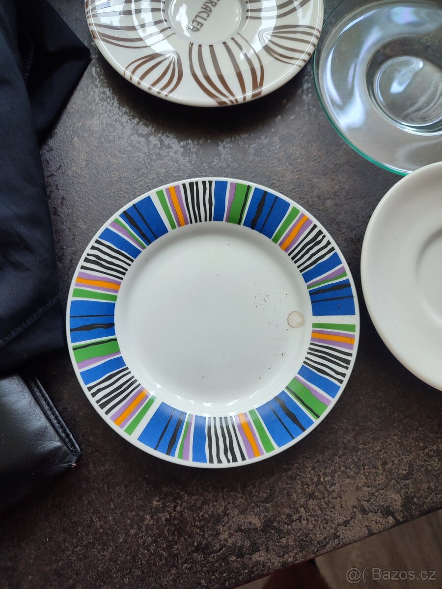 Podšálky, šálky, dózy na cukr - 9