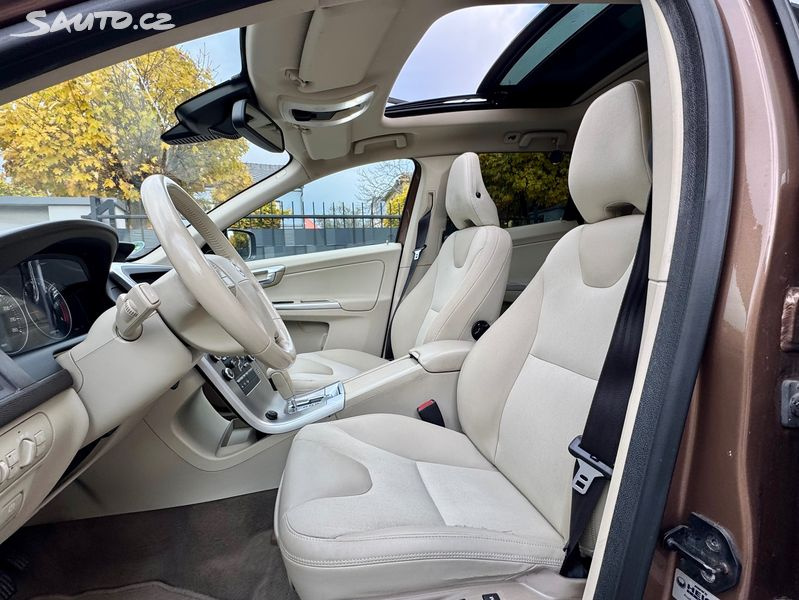 Volvo XC60, 2.4D5,MOMENTUM,2.MAJ,SERVIS.KN - 9