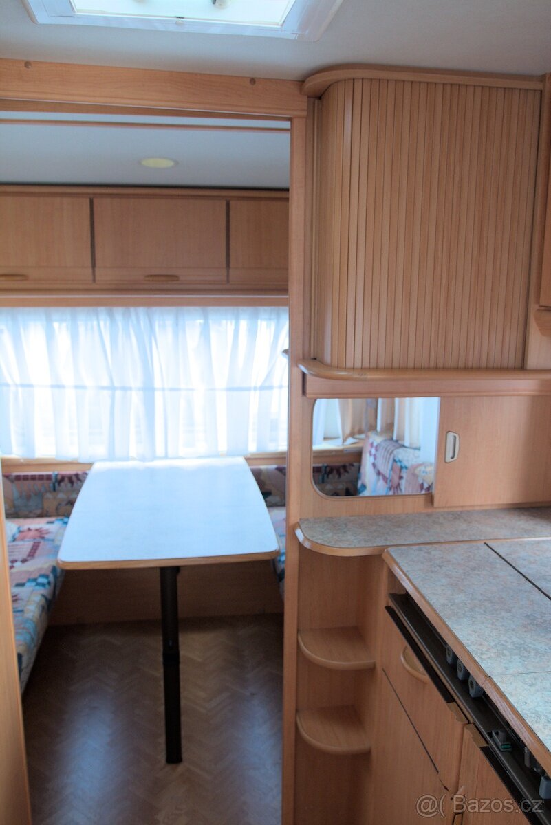 karavan obytný přívěs LMC LUXUS FAVORIT - 9