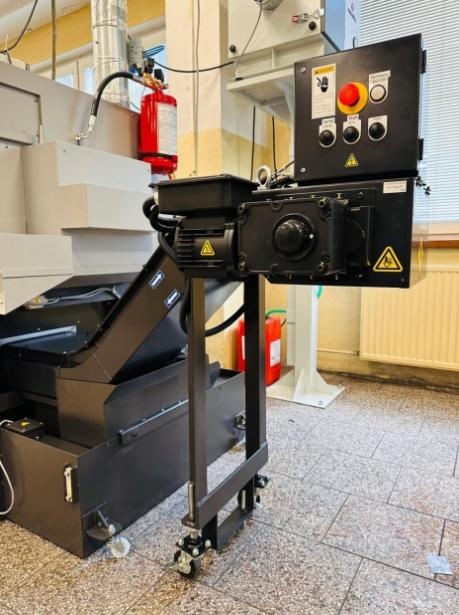 Prodám Použitý CNC dlouhotoč TSUGAMI B0205E-III, r. v. 2024 - 9