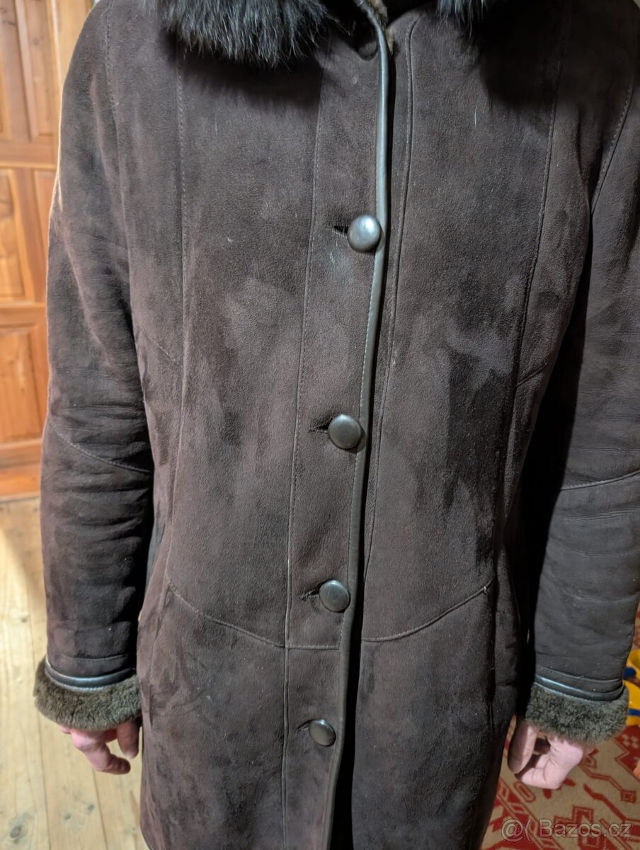 Elegantní kožich s odepínací kapucí - 9